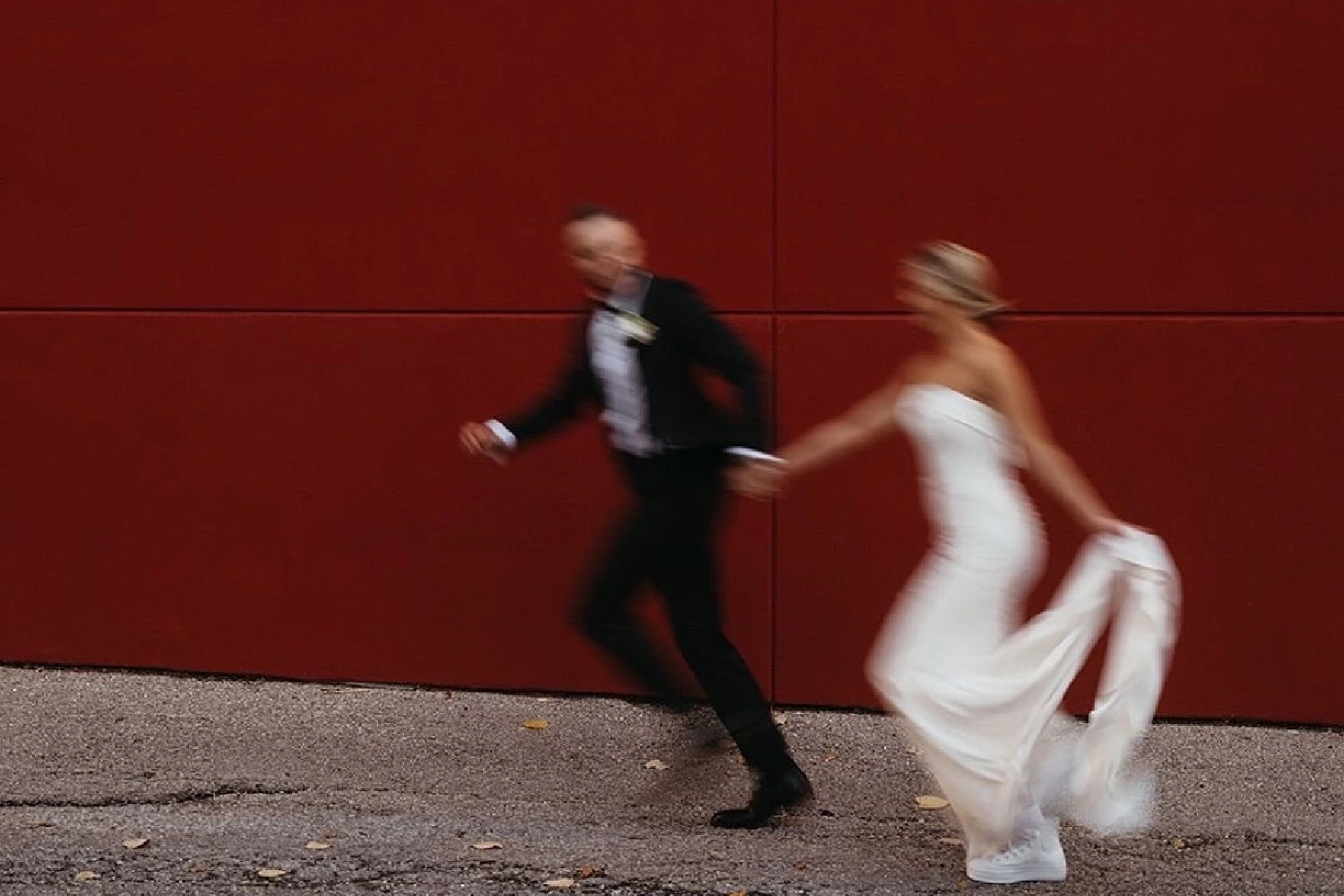 Kāpēc arvien vairāk pāru izvēlas tikai  20–50 viesus kāzās?