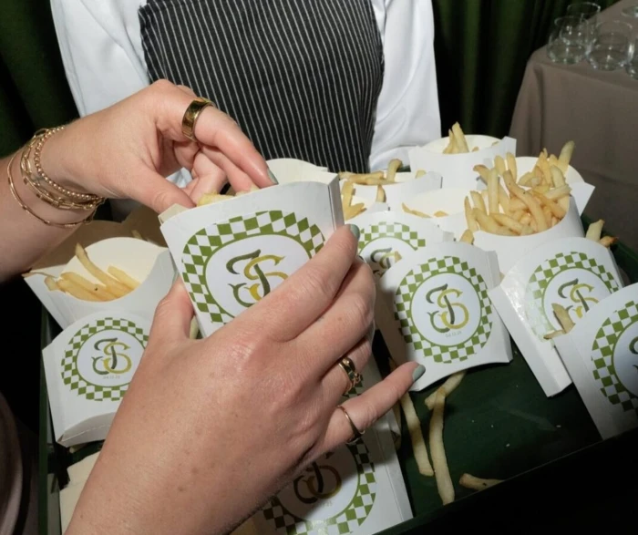 Fast Food pusnakts uzkodas greznās kāzās